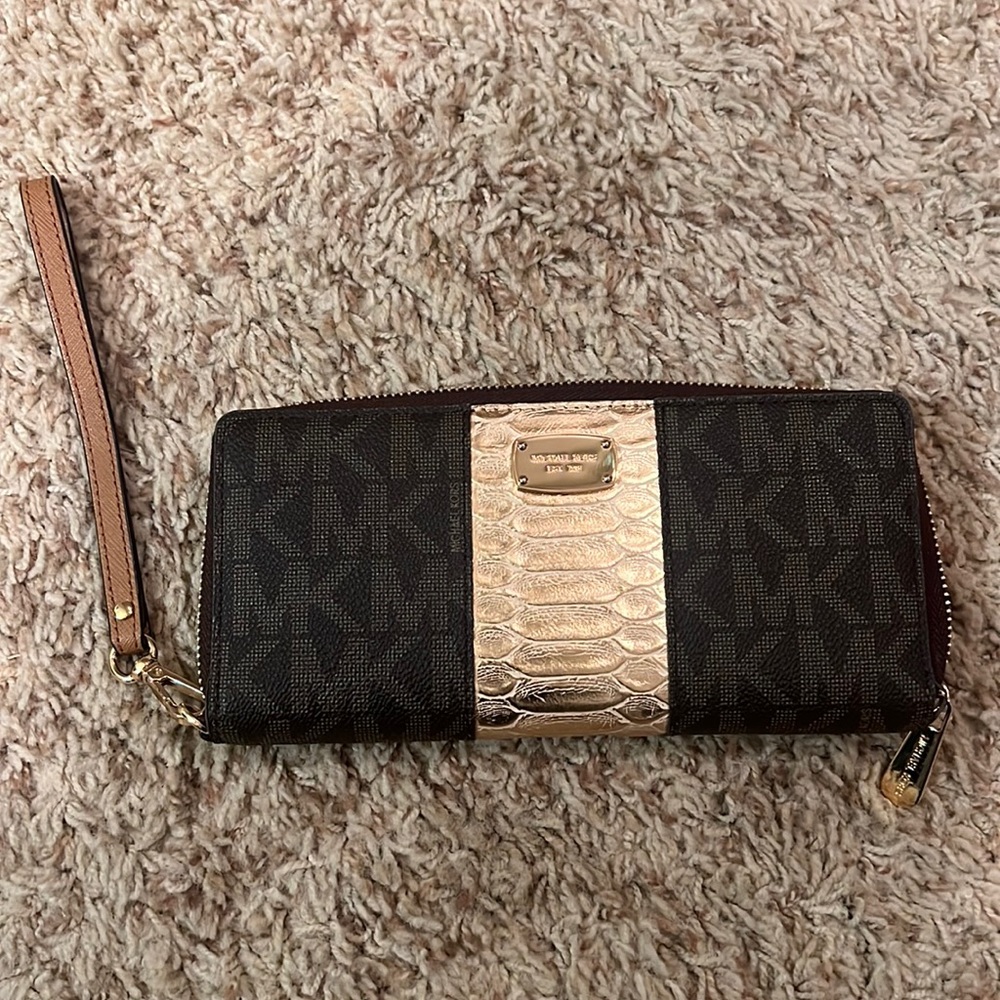 Michael Kors wallet wristlet